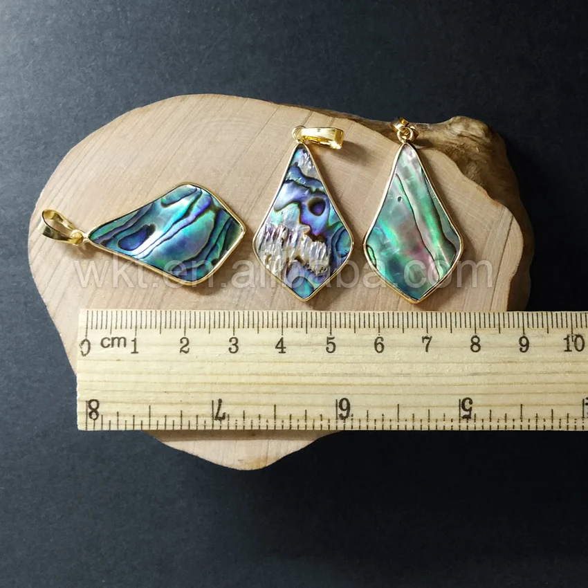 

WT-P876 Wholesale Abalone Shell Gold Pendant Natural Abalone Shell with Gold Electroplated Unique Design Charm Pendant 21*33mm