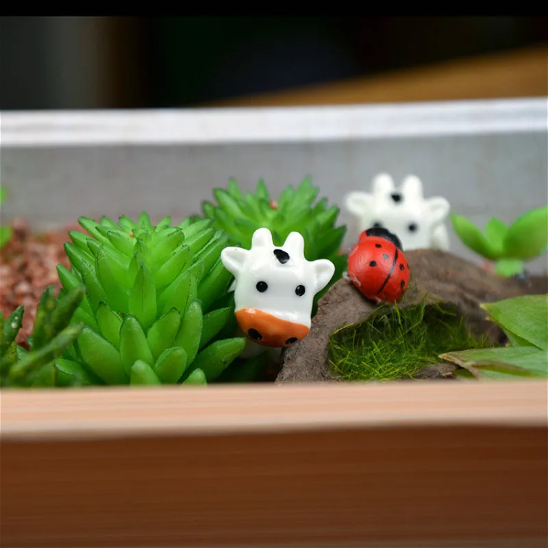 Micro-landscape miniature animal resin crafts Decoration Mini cows DIY with essential material |