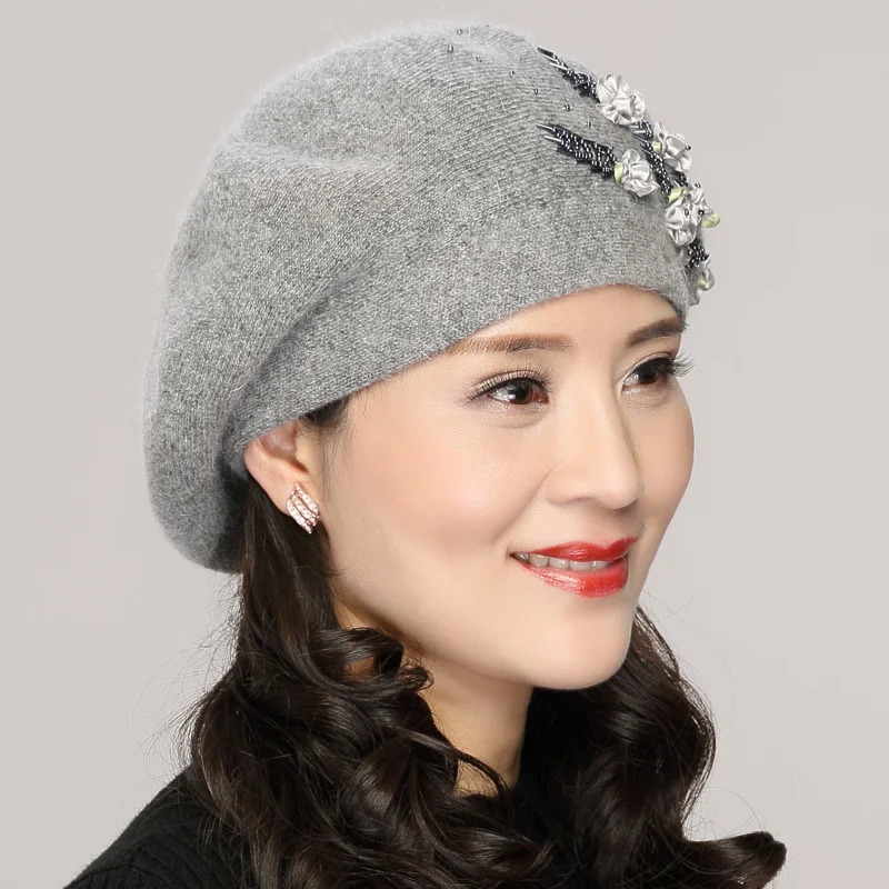 Берет с вышивкой кролика для женщин среднего возраста зимняя теплая Модная шапка