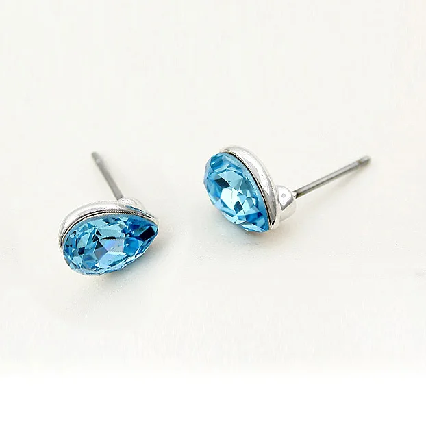 Романтический в виде капли воды с украшением кристаллов от Swarovski серьги гвоздики