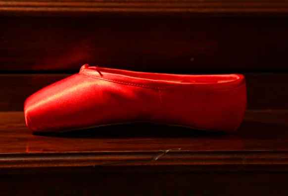 satin Red Новинка; Лидер продаж; размеры 34-42; Детские и взрослые балетные туфли для танцев; женские профессиональные танцевальные балетки с лентами; женская обувь - Цвет: satin Red