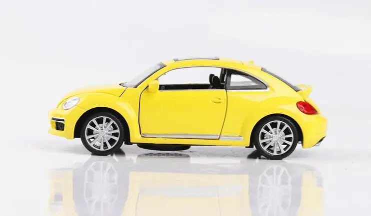 1:32 Масштаб Volkswagen Beetle модель автомобиля литой металлический игрушечный автомобиль звук и светильник 4 открытые двери
