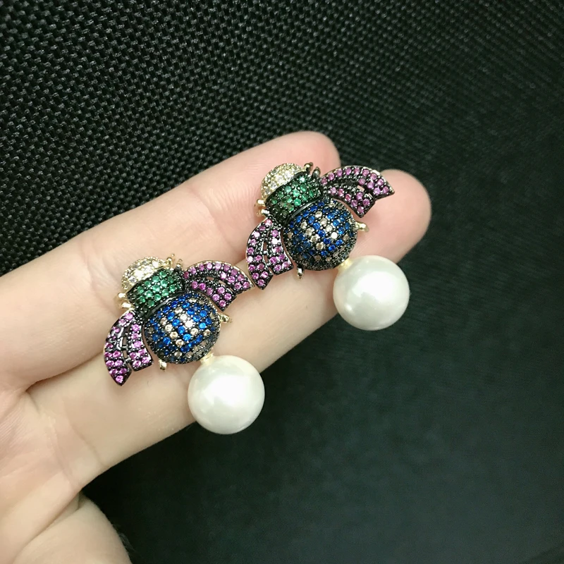 

1 pair Free Shipping New High Quality CZ Zircon Paved Cute Bee Earrings Animal Pearl Stud Earrings
