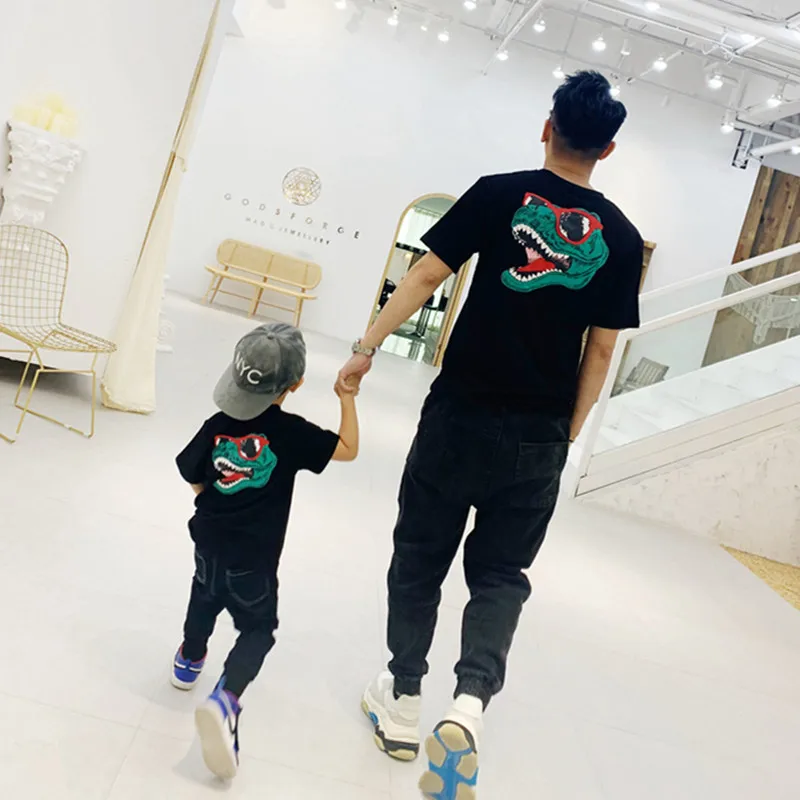 

Family Look Dinosaur T Shirts Bodysuit Summer Family Matching Clothes Mom & Dad & Son & Daughter Cartoon Outfits madre e hija
