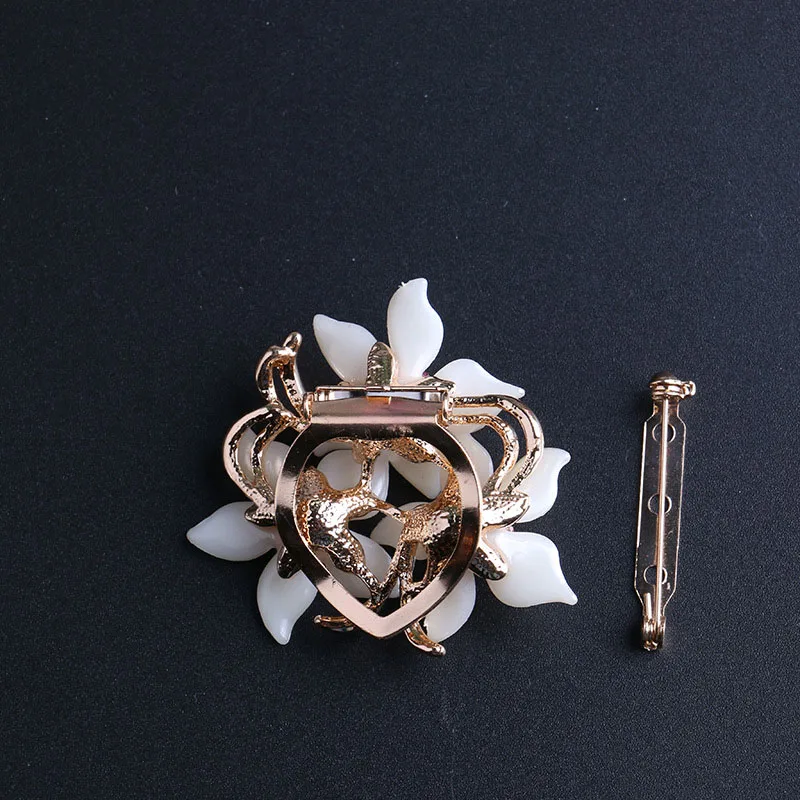 

Sale Women Brooches Hat Accessories Scarf Clip Lady Crystal Rhinestones Alloy Flower Clothes Pins Brooches Fashion Jewelry