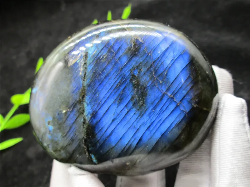 

Natural Labradorite Crystal Rough Polished Beautiful Labradorite Reiki Stone Carving Crafts from Madagascar