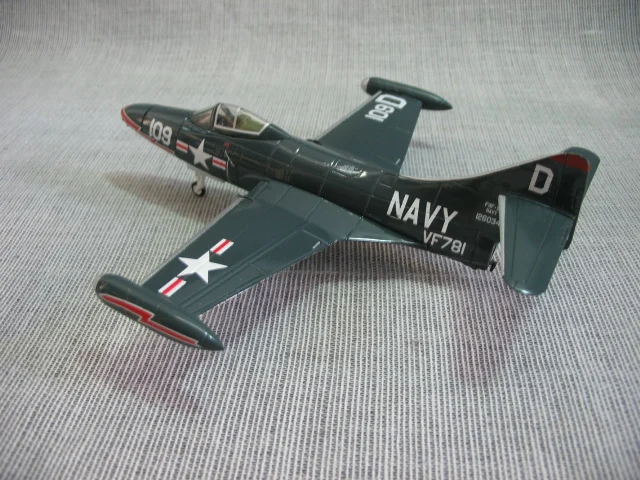 1:72 ВМС США Grumman F9F 2 Пантеры истребитель Корейской войны с трёхмерными