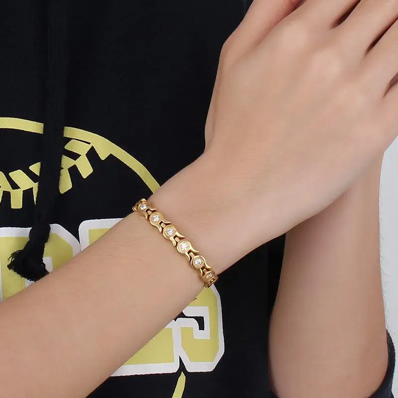 

2020 New Original Bracelet Korean Ladies Temperament Elegant Stainless Steel+zircon Black Stone Gold Bracelet