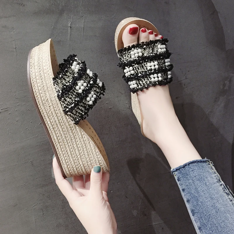 Женские сандалии шлепанцы с жемчужинами на платформе и высоком каблуке летние