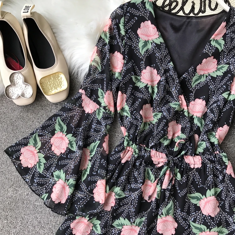 Цветочный короткий женский комбинезон с v-образным вырезом, пляжный Boho с принтом, с рюшами, сексуальный корейский элегантный шифоновый ромперы-туники, летний женский комбинезон