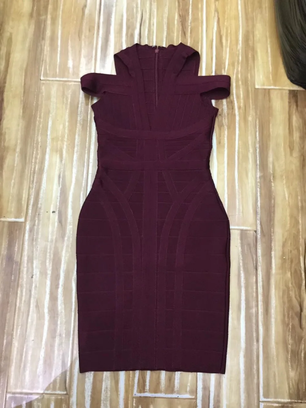 Однотонное телесное сексуальное платье с v-образным вырезом красное повязное 2018