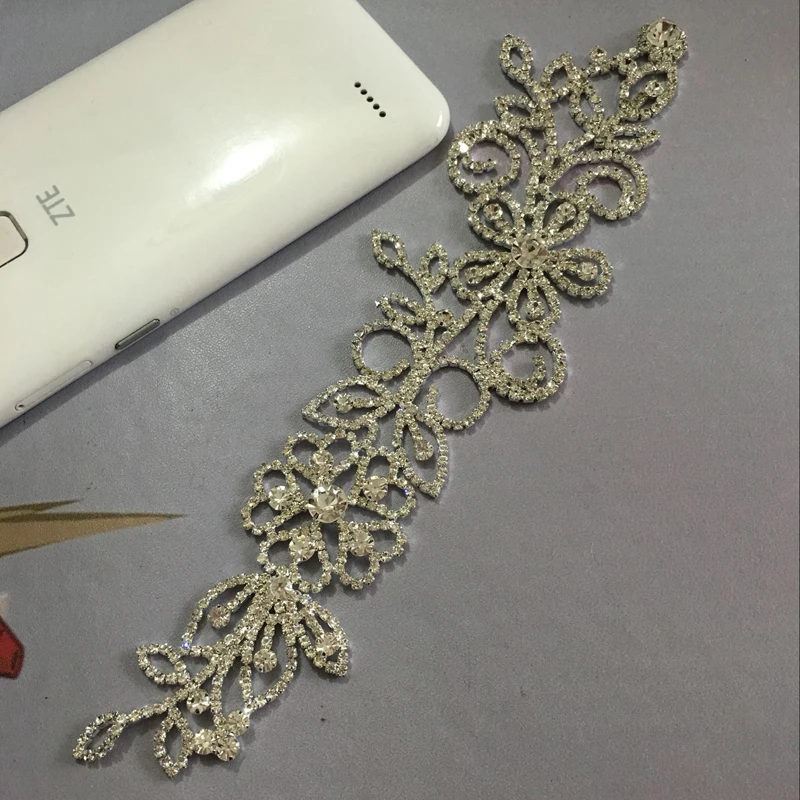 Стразы Цветочная аппликация 1 шт. Серебряная основа пришивная 20x6 см используется