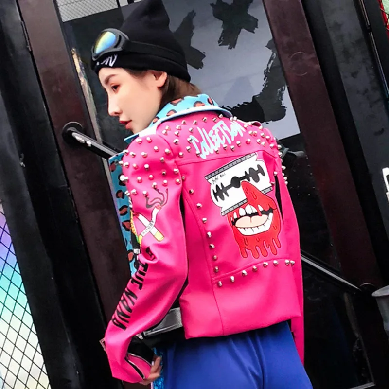 Осень 2019 куртка с заклепками и буквенным принтом короткая Женская из