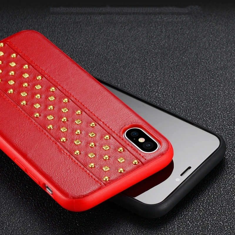 Роскошный стильный защитный чехол из ТПУ и кожи с заклепками для iPhone XS / X Max