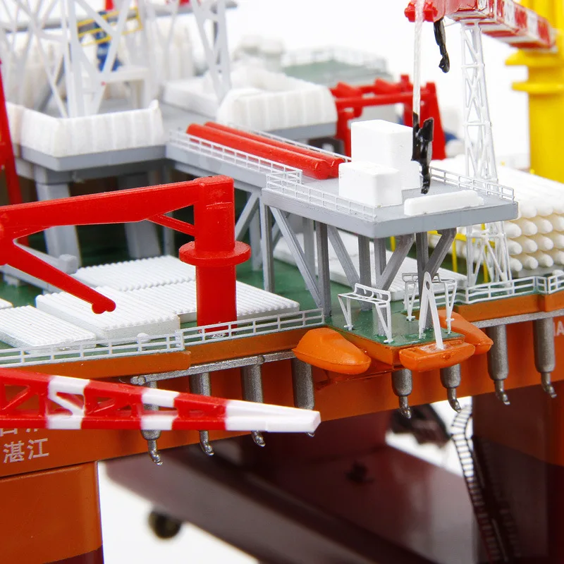 Полупогружная нефтяная буровая платформа для глубоководных вод Bo 1:7 00 981 подарок