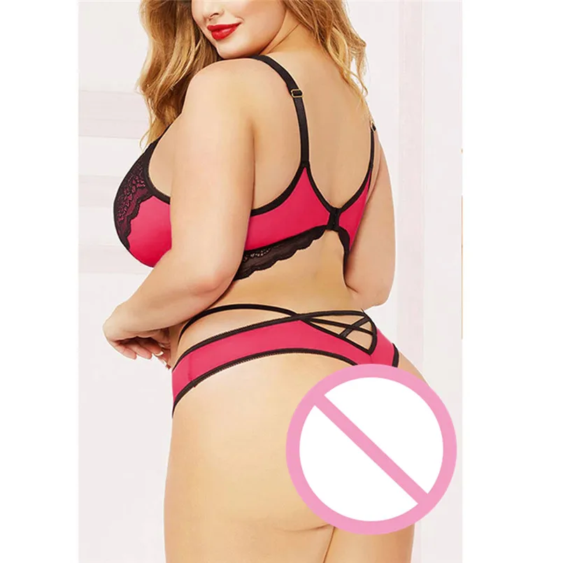 Комплект женского кружевного нижнего белья из бюстгальтера и трусов |