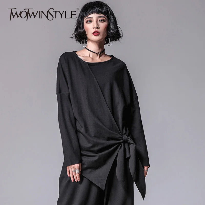 Женская Асимметричная футболка TWOTWINSTYLE Весенняя черная с круглым вырезом и