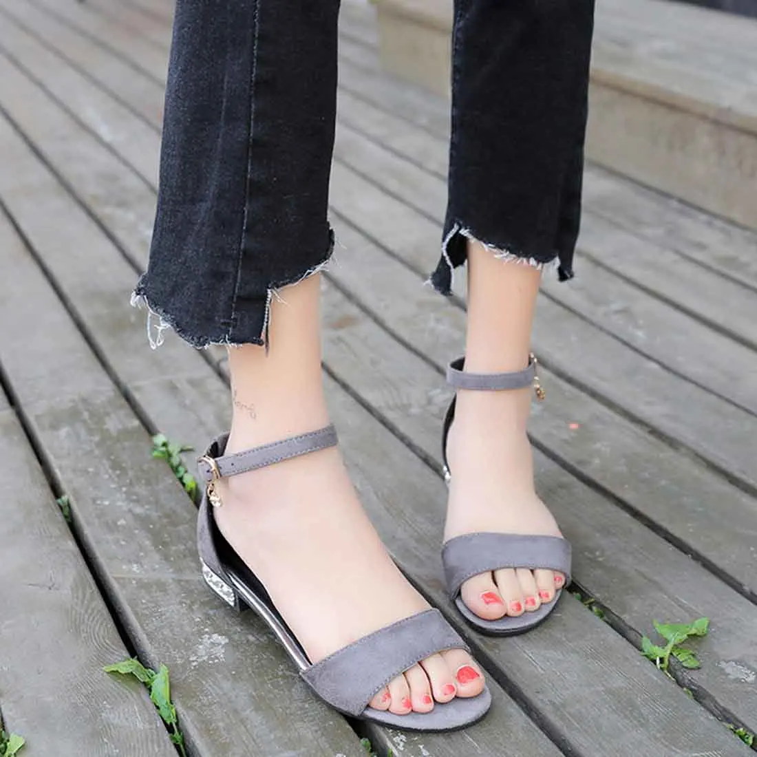 Бесплатная Доставка Женщины Сандалии 2017 Лето Повседневный Богемия Плоские