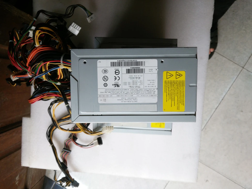 

S26113-E536-V70-01 -D7001A0 Workstation power supply