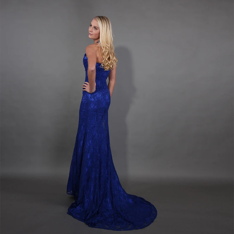 Mermaid Style Mother Of The Bride Dresses Halter Neck Sleeveless Royal Blue Lace Full Length Sweep Train Mothers Party Dresses