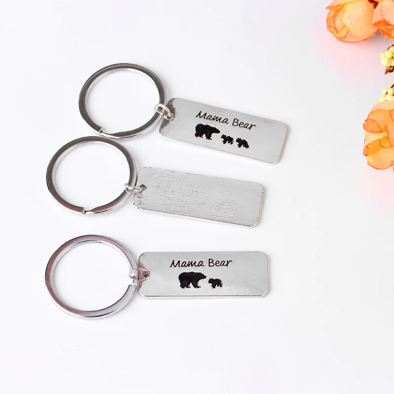 Эмалированный горизонтальный брелок для ключей Медвежонок с медведем |