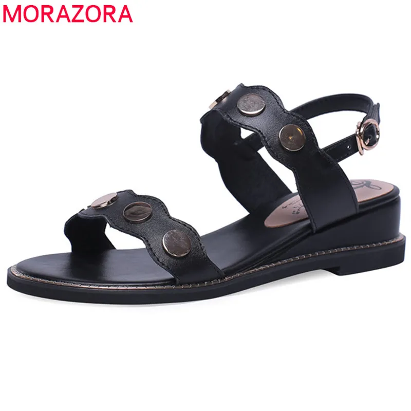 Женские туфли на танкетке MORAZORA кожаные сандалии с заклепками и пряжкой лето