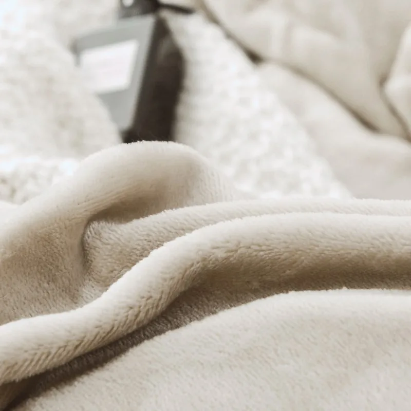 Утолщенный роскошный комплект постельного белья из кружевной ткани мягкое