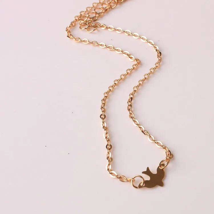 

2018 New Fashion Jewelry Ultimate Simple Metal Peace Dove Short Female Necklace Clavicle Necklaces Pendants For Women