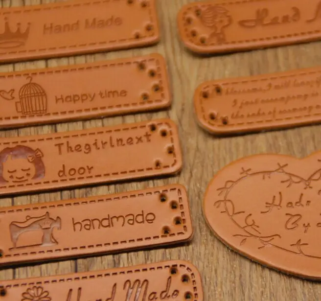 1000 шт пользовательские личные Имя pu кожаные бирки с тиснением этикетка