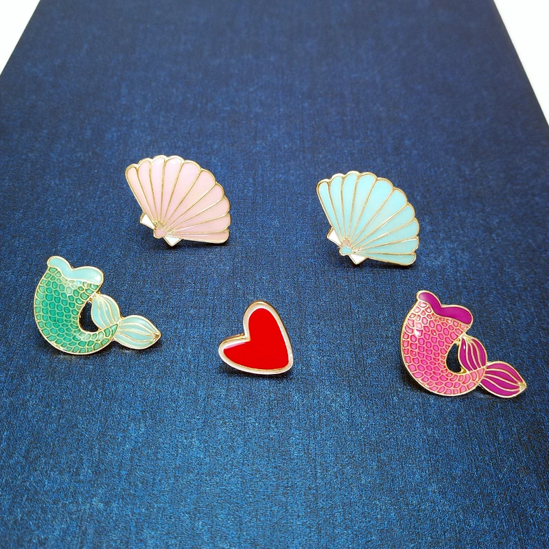 1 шт. эмалированная брошь в форме красных сердец с хвостом русалки металлическим