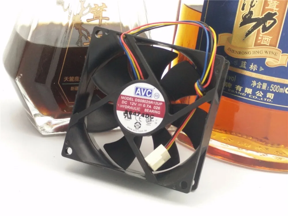 Бесплатная доставка AVC 8025 DS08025R12UP 8 см DC 12 в 0.7A 4-проводной компьютерный чехол кулер