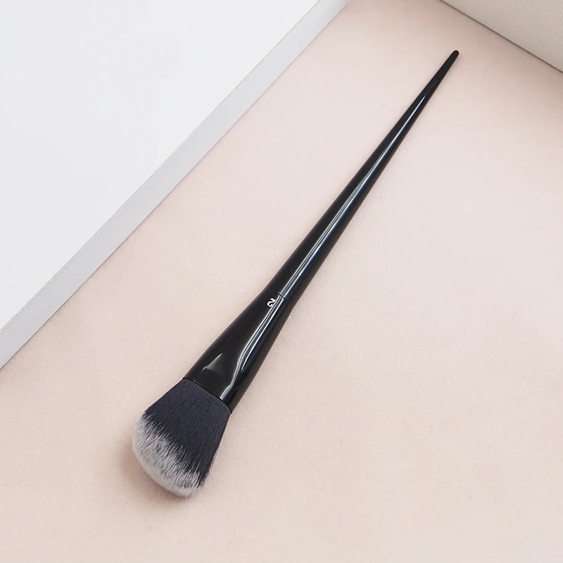 Профессиональная угловая кисть для пудры #2 контурная черная длинная ручка Кисть