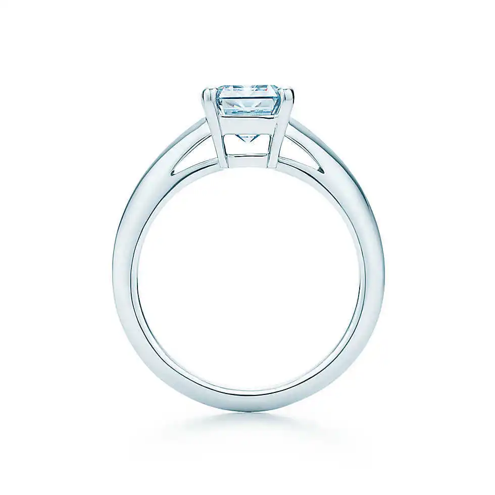 Женское кольцо из белого золота 585 пробы с имитацией бриллианта | Украшения и