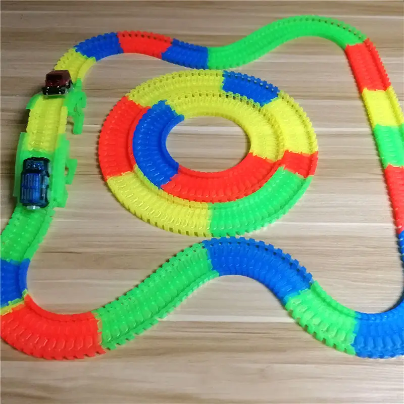 400 шт./лот с 2 машинками светятся в темноте гоночный трек DIY образование игрушки