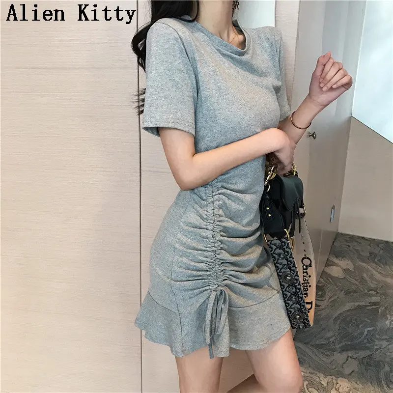 Облегающее милое однотонное платье Alien Kitty с коротким рукавом и оборками летнее