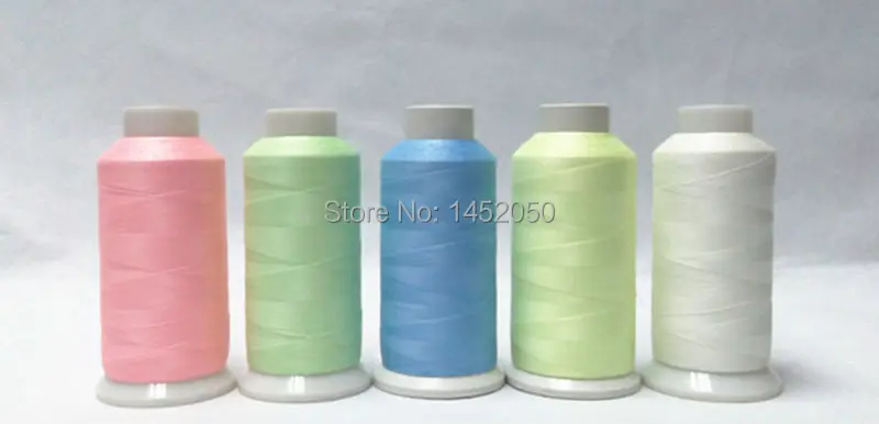 Одна катушка светится в темноте ниток 2500 Ярдов/катушка (5 цветов по желанию)