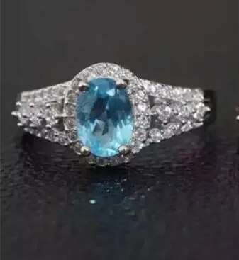 Женское кольцо из серебра 925 пробы с натуральным голубым топазом | Украшения и