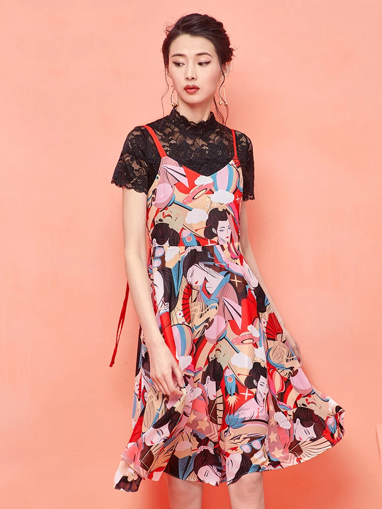 Женское шифоновое платье на бретелях с принтом и открытой спиной элегантное