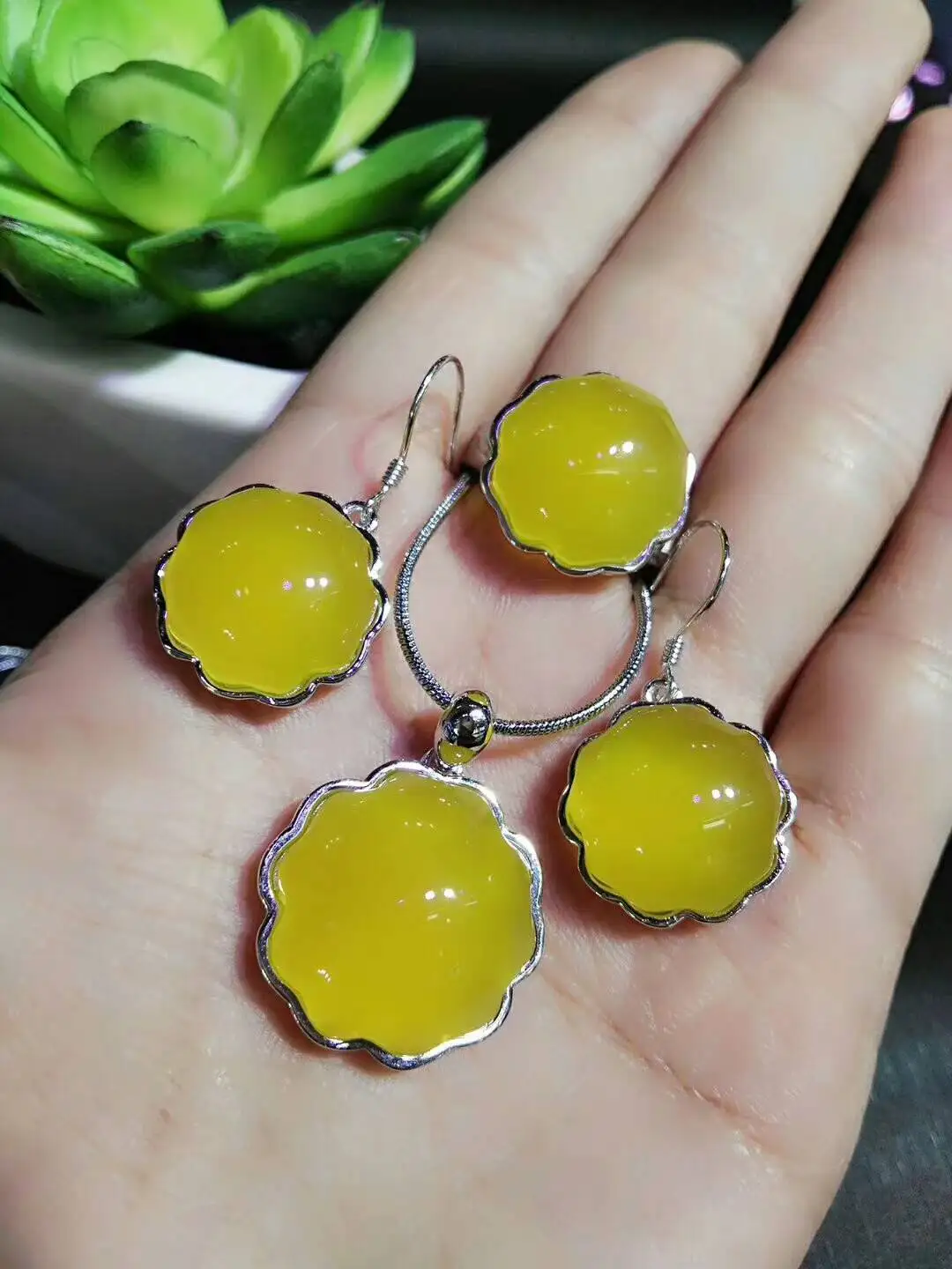 Ювелирные изделия Koraba из серебра 925 пробы с подвеской натурального халцедона
