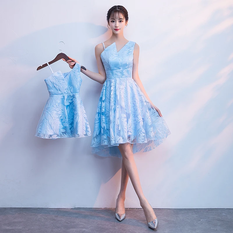 Торжественные платья для мамы и дочки розового голубого цвета с открытыми