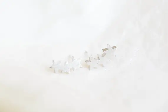 SMJEL 30pcs-S027 модные ювелирные изделия кисти Крошечные 3 связанные звезды для мужчин подростков серьги гвоздики для женщин Подарки