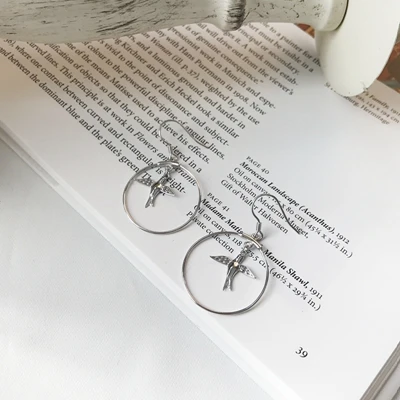 LouLeur 925 стерлингового серебра муха Ласточка Серьги-капли в форме птицы серебряные модные простые дикие круглые серьги для женщин вечерние ювелирные изделия - Цвет камня: silver
