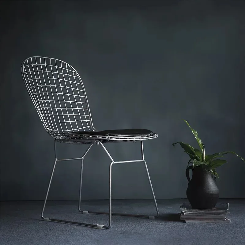 Silver balck cushion Луи Мода колючая проволока стул в дырочку для переговоров Железный креативный промышленный ветер металлический стул простая мебель пакет почта - Цвет: Silver balck cushion