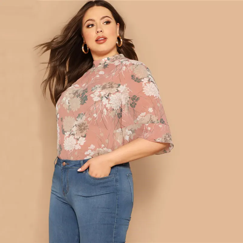 SHEIN Размера Плюс Цветочный Топ Со Стоячим Воротником Женская Летняя Розовая Элегантная Блузка С Средним Рукавом И Стоячим Воротником