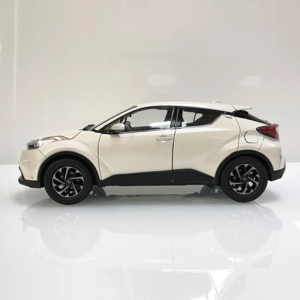 1:18 литья под давлением модель для Toyota IZOA C-HR белый сплав игрушечный автомобиль миниатюрная коллекция подарки CHR C HR
