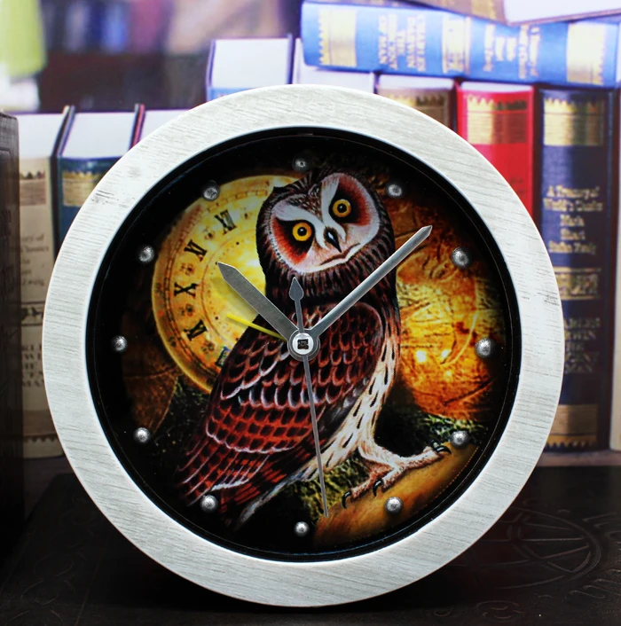 Европейские сельской местности ретро ностальгия сова дерево спальня часы