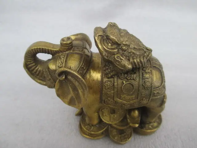 

Rare Chinese manual hammer copper spittor elephant statue of peace
