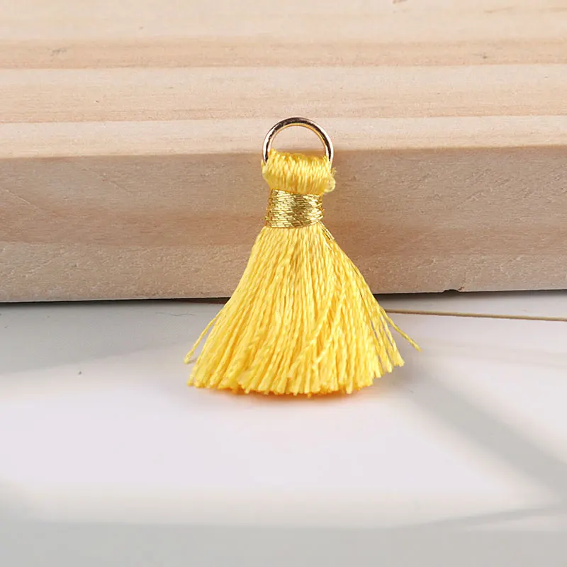 05 Yellow Ipsequins 10 шт./лот 2 см мини шелковистые кисточки красочные маленькие кисточки для ювелирных изделий diy boho браслет ожерелье изготовление поставки - Цвет: 05 Yellow
