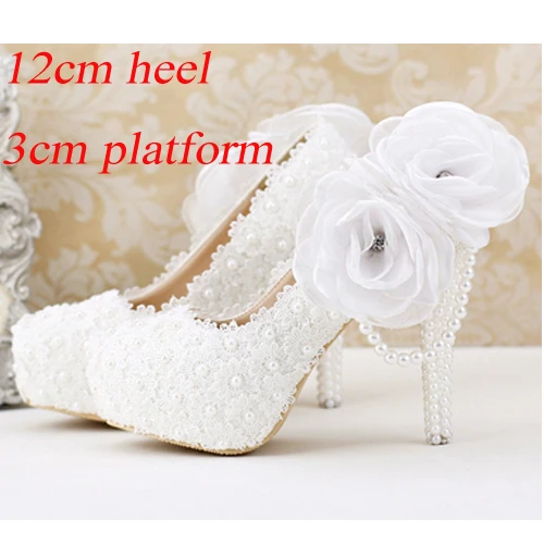 white 12cm heel Кружевные свадебные туфли с жемчугом и белыми цветами; туфли на платформе на тонком высоком каблуке с жемчужной подвеской; свадебные туфли с острым носком - Цвет: white 12cm heel