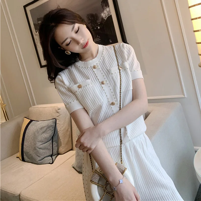 Женский трикотажный комплект из 2 предметов пуловер с вырезами и золотыми